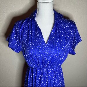 Blue Wrap Midi Dress with Notched Collar and Short Sleeves